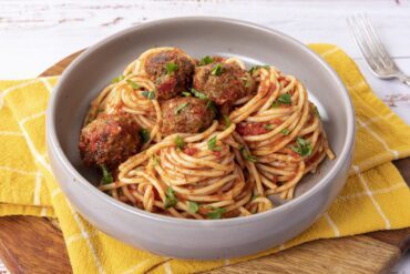 مكرونة اسباجتى بالكفتة - شيف سلمى سليمان